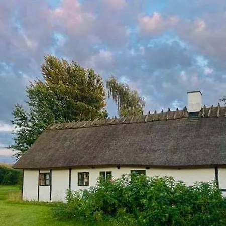 Prázdninový dům Charm Near Amidst Fields *