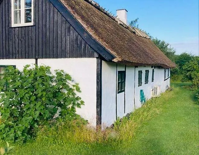 Charm Near Amidst Fields Casa vacanze *